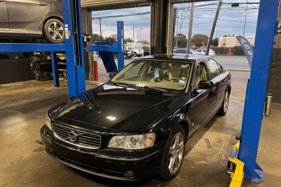 Volvo mechanic houston